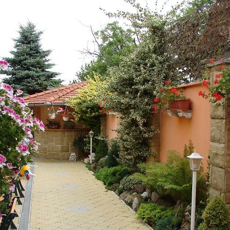 Penzion Kormos Štúrovo Esterno foto