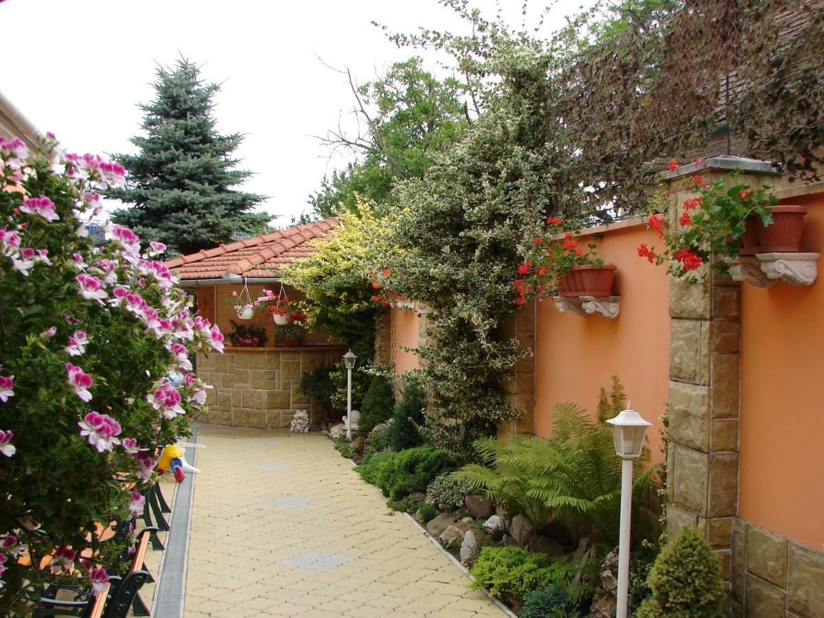 Penzion Kormos Štúrovo Esterno foto