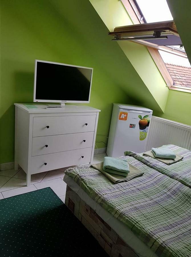 Penzion Kormos Štúrovo Esterno foto